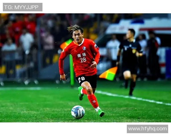 亚洲足球明星的外貌争议与实力并存的真实面貌探讨